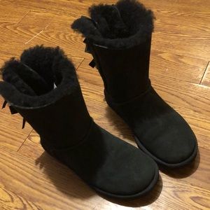 Uggs- black bailey bow